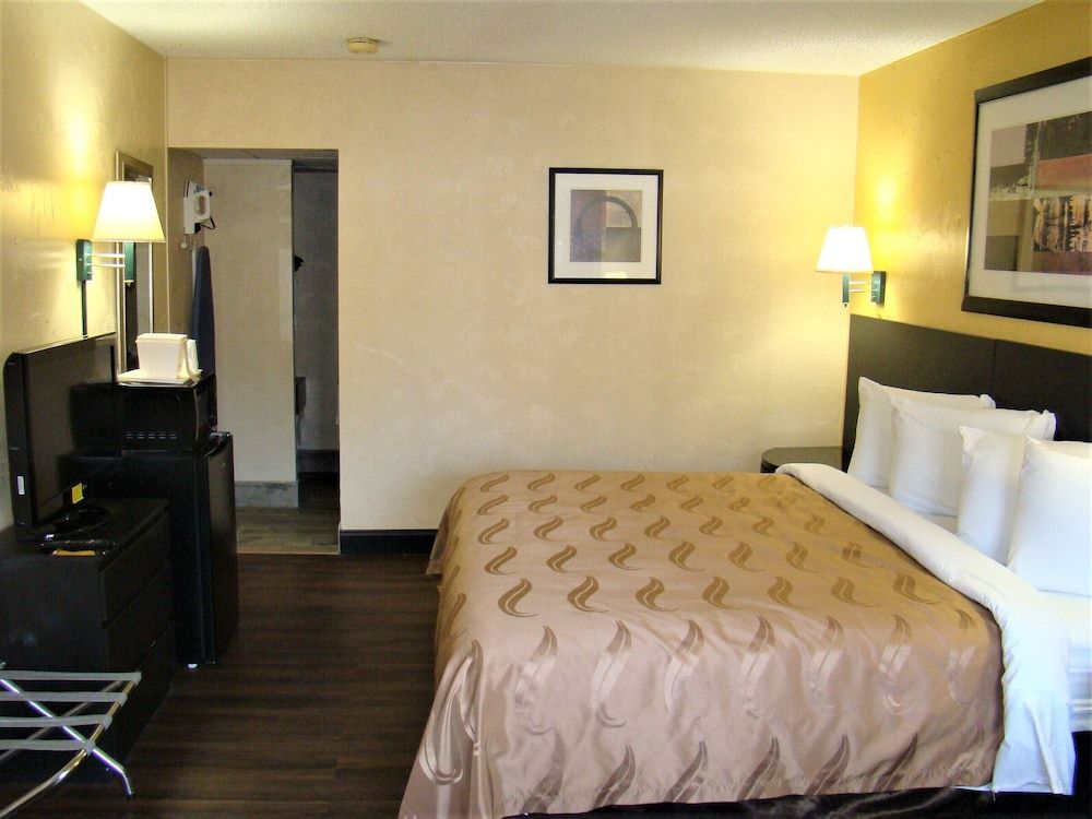 Room, 1 King Bed, Accessible, Non Smoking (Mobility)
