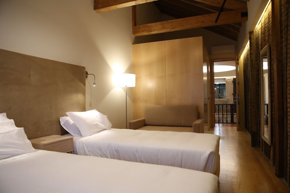 Muralha Charm House Twin Room 2