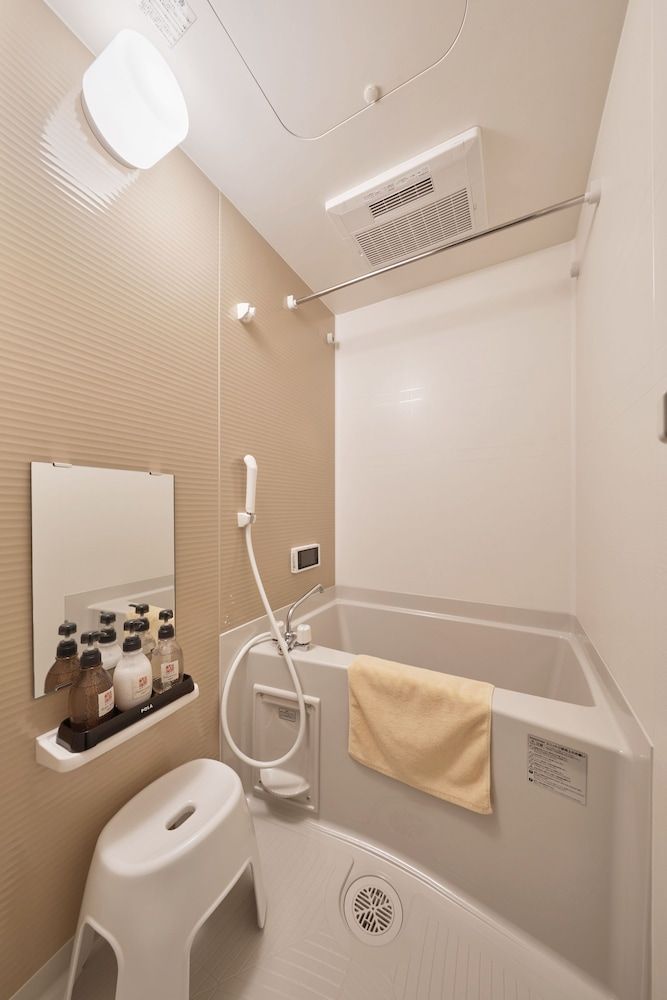 Deep Soaking Bathtub