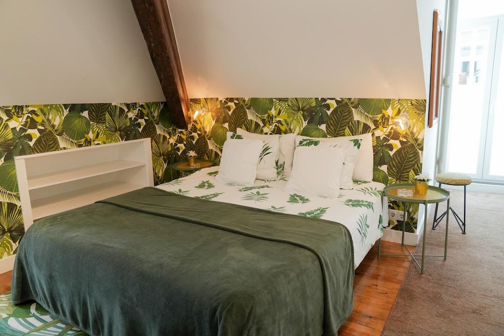 undefined Studios with Mezzanine Rua da Moeda 4