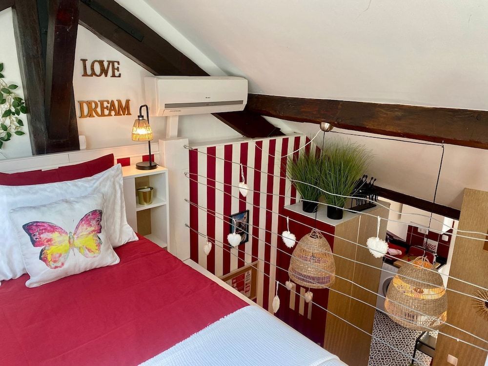 Studios with Mezzanine Rua da Moeda Junior Studio, Non Smoking (Open Space Studio 2) 2