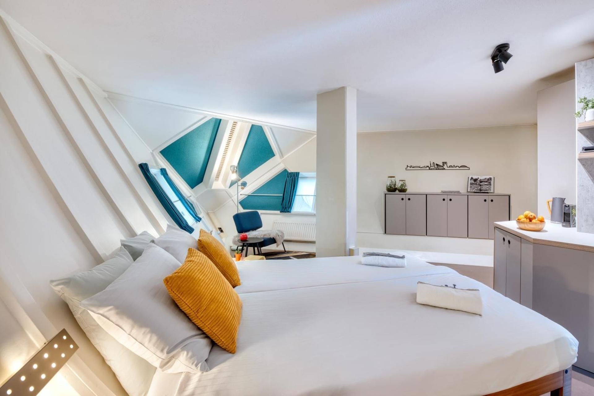 Stayokay Hostel Rotterdam Cube Studio with Shower