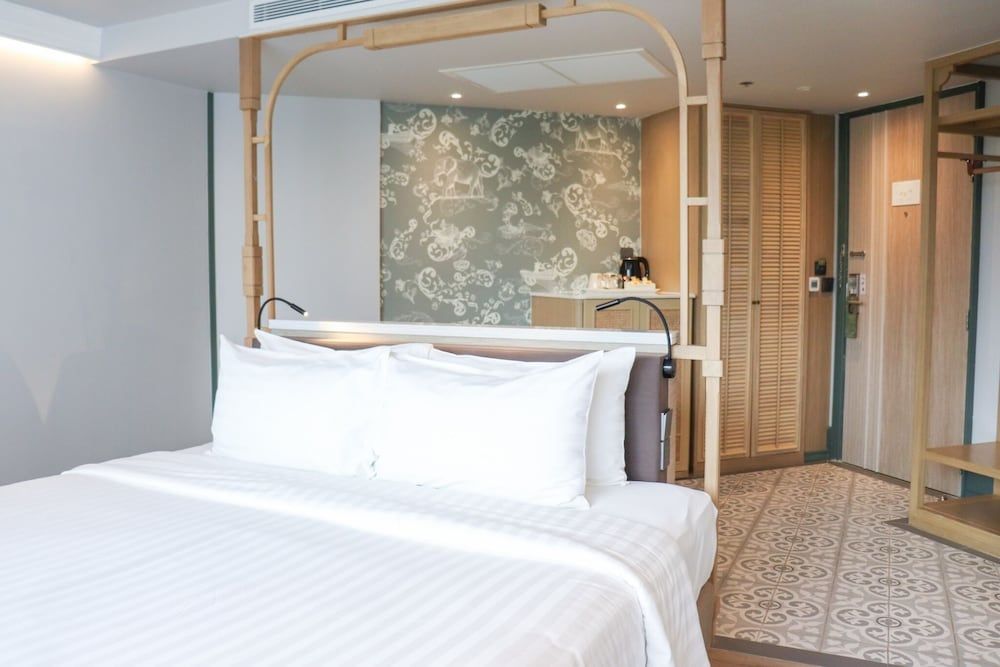 Superior with Balcony, King Bed