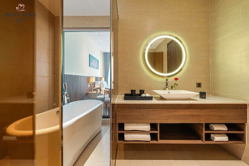 Rosa Alba Resort & Villas Tuy Hoa Executive Suite, Ocean View 5
