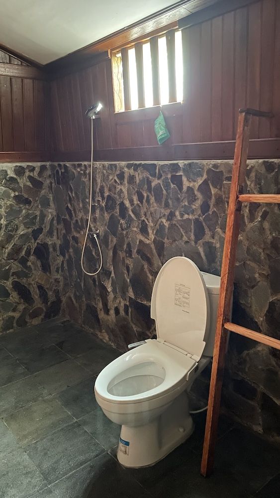 Raffles Inn Labuan Bajo Deluxe Room, 1 Queen Bed, Non Smoking, Garden View 5