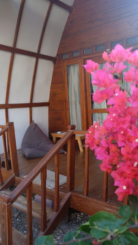 Raffles Inn Labuan Bajo Standard Room 6