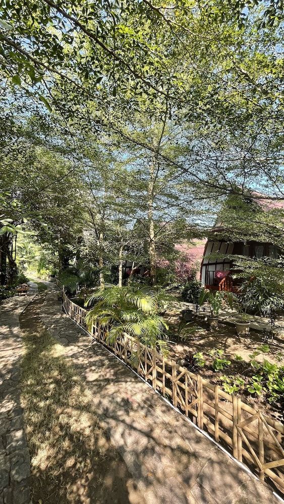 Raffles Inn Labuan Bajo Standard Room 9