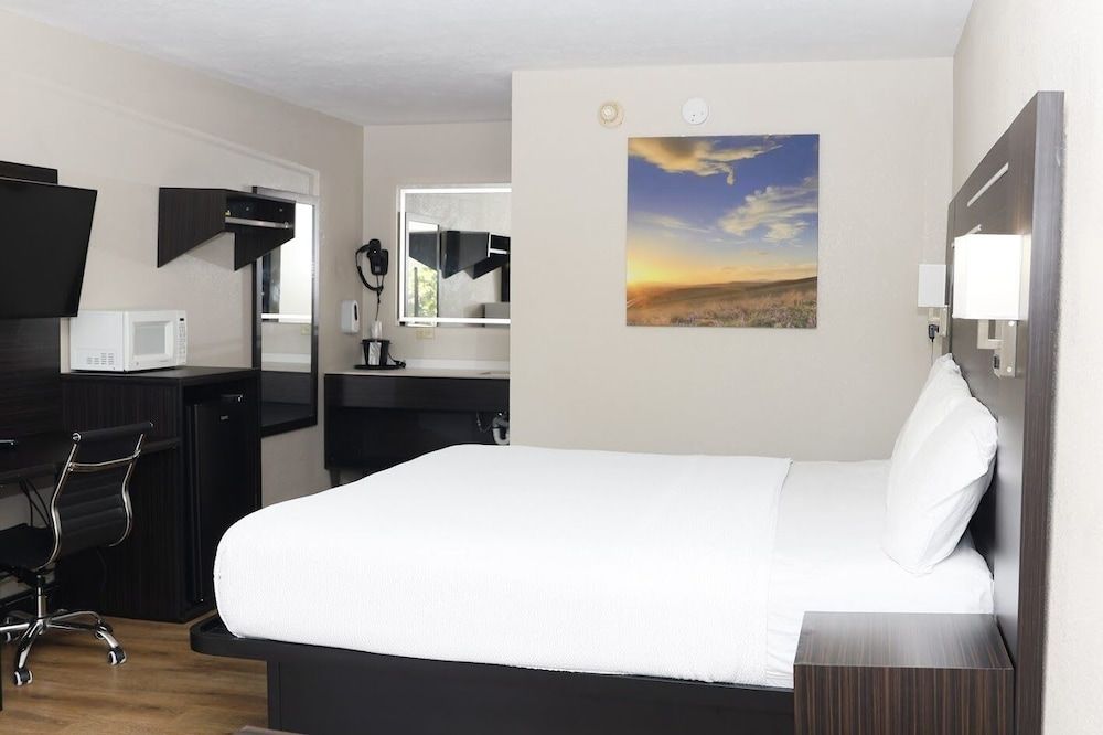 Standard Room, 1 King Bed
