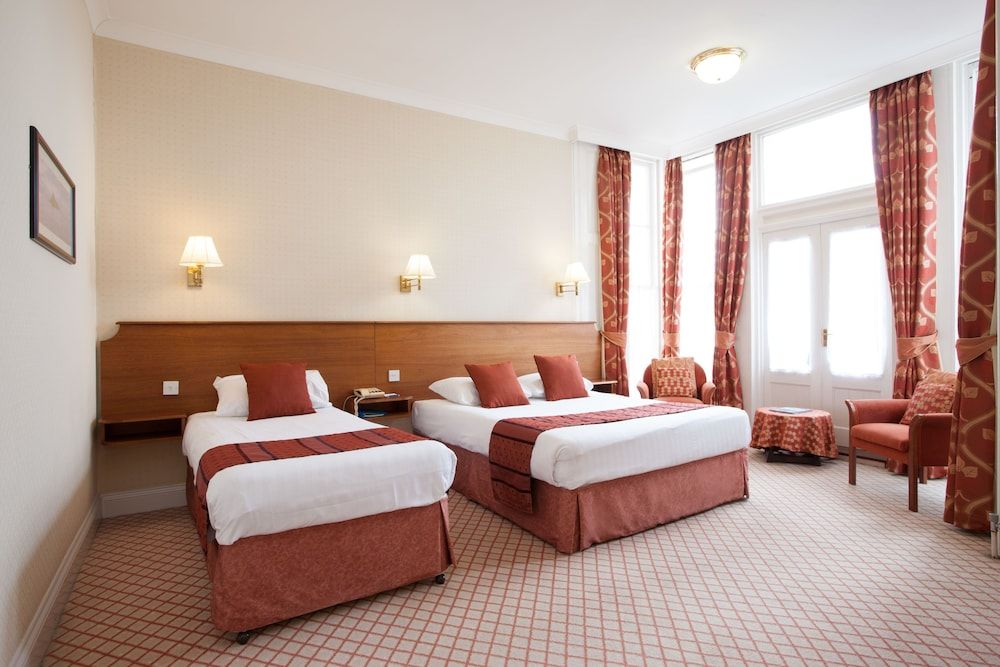 TLH Toorak Hotel - TLH Leisure, Entertainment and Spa Resort Family Triple Room (2 Adults + 1 Child)