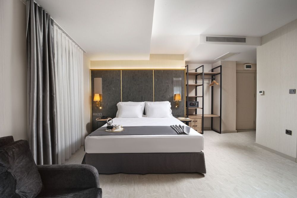 Luxury Deluxe Room with Balcony