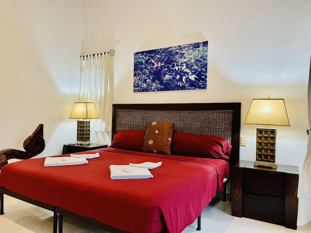 Luxury Suite, 1 King Bed, Jetted Tub, Pool View