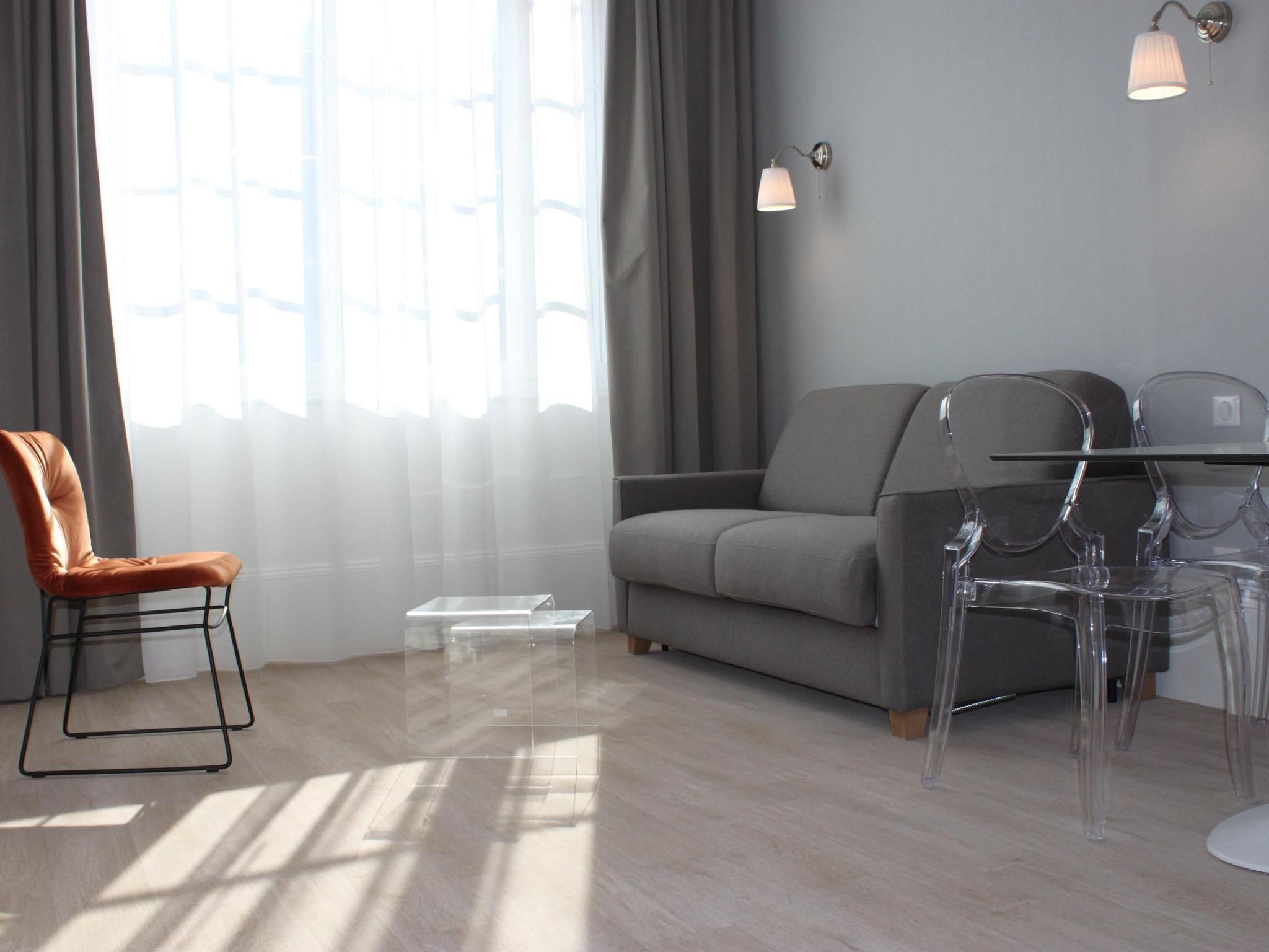 Apartment-Luxury-Ensuite with Bath-City View