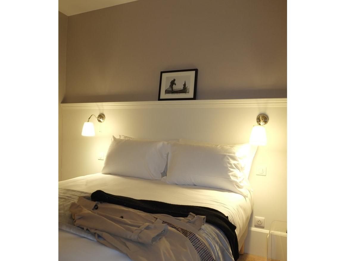 Apartment-Suite-Ensuite with Bath-Street View