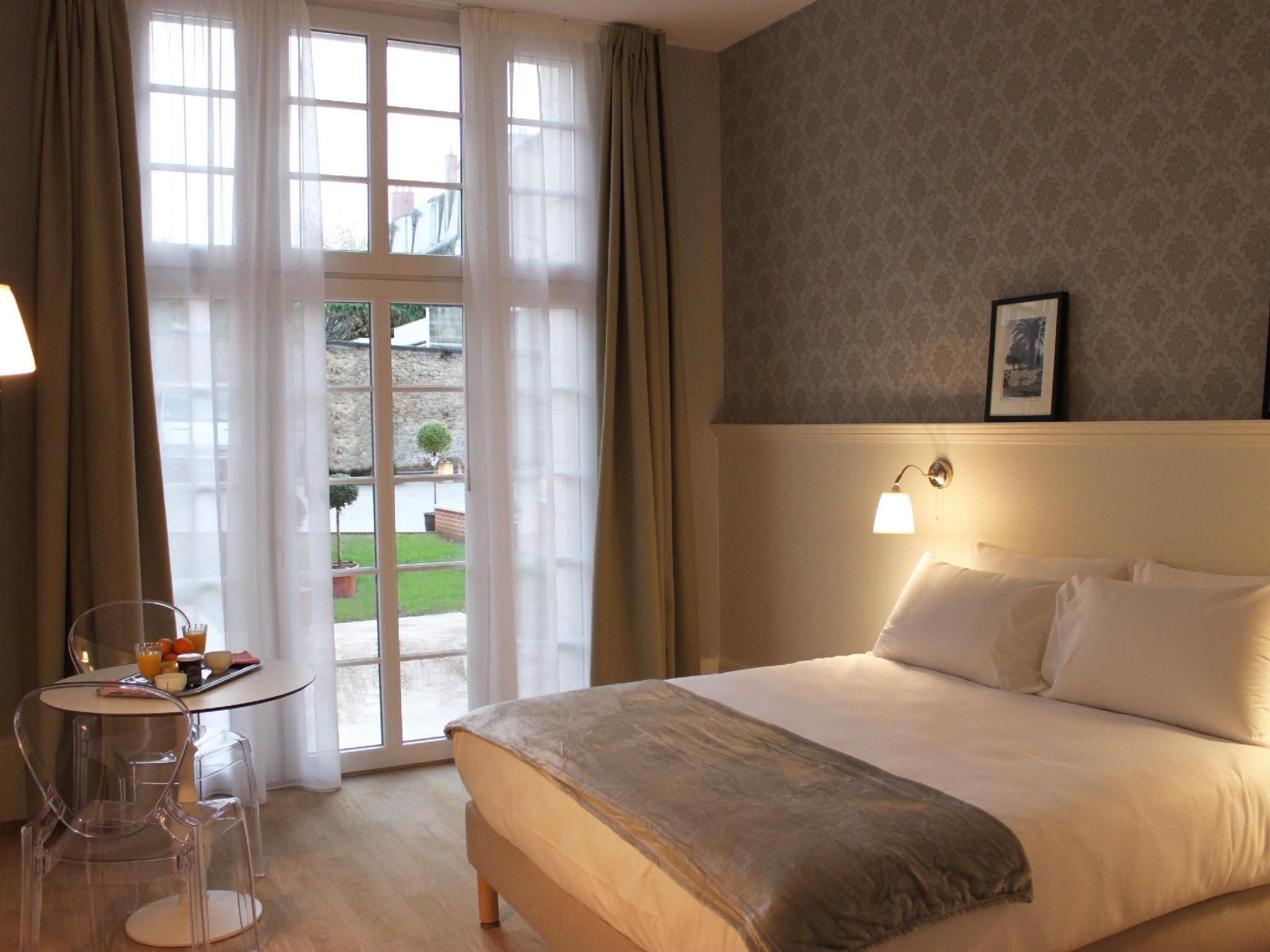 Studio-Deluxe-Ensuite with Bath-Terrace