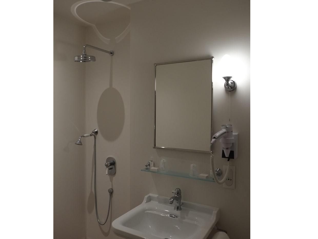 Studio-Standard-Ensuite with Bath-Street View