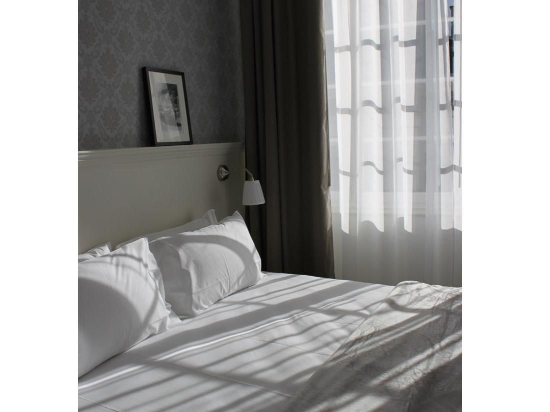 Studio-Superior-Ensuite with Bath-Garden View