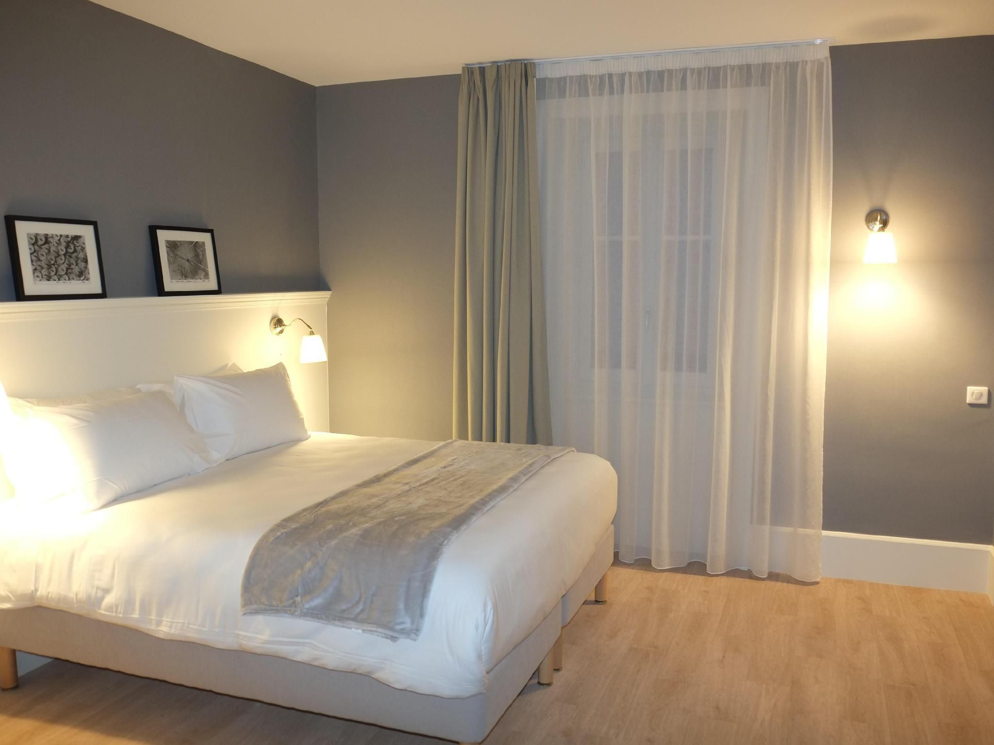 Studio-Superior-Ensuite with Bath-Garden View