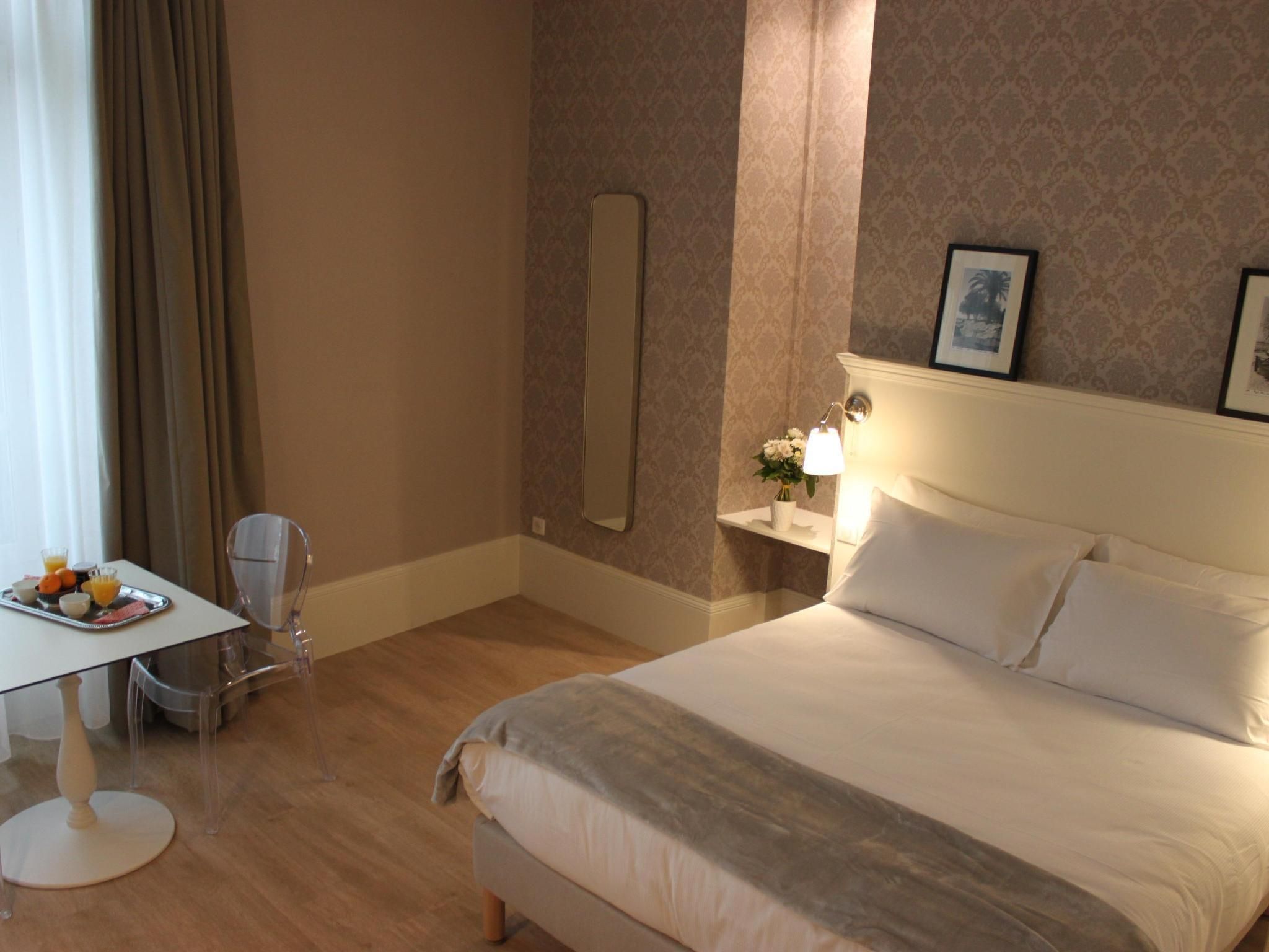 Studio-Classic-Ensuite with Shower-Street View