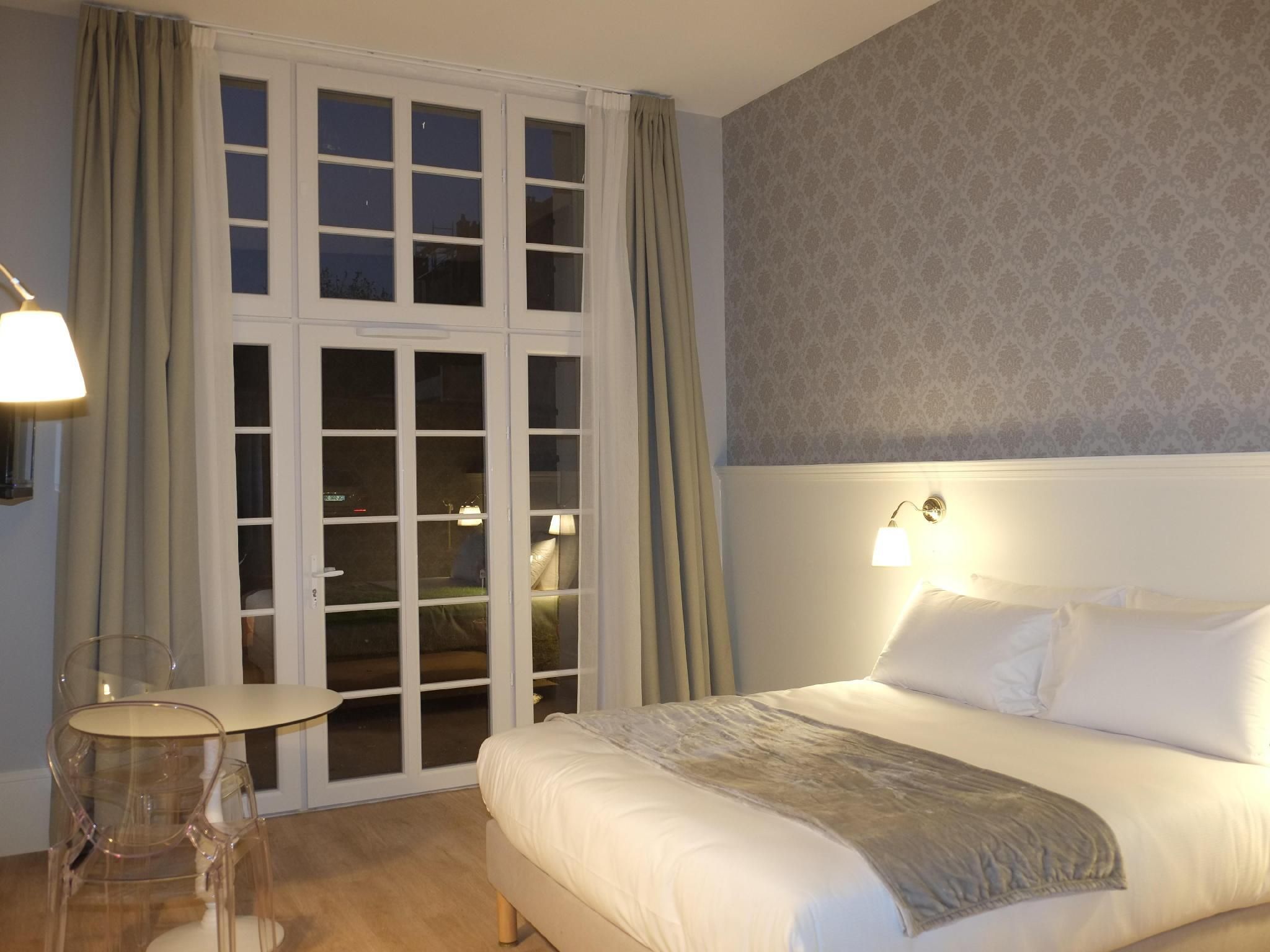 Studio-Deluxe-Ensuite with Bath-Terrace