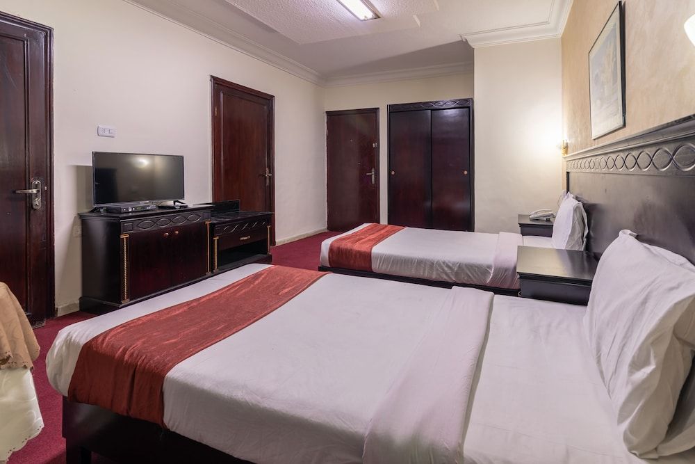 Gardens Hotel Twin Room 4