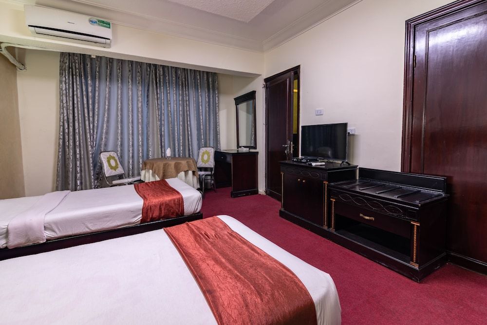 Gardens Hotel Twin Room 3