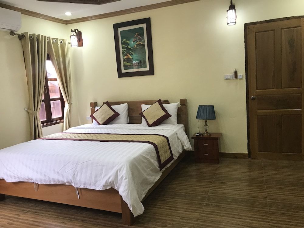 undefined Xayana Home