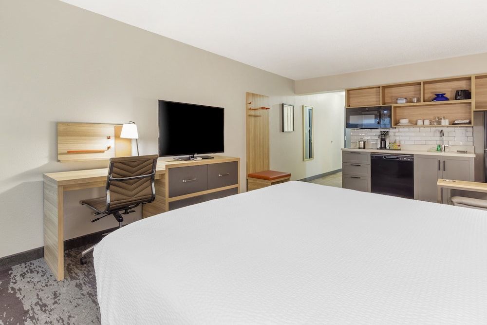 Suite, 1 King Bed, Accessible (Pet Friendly)