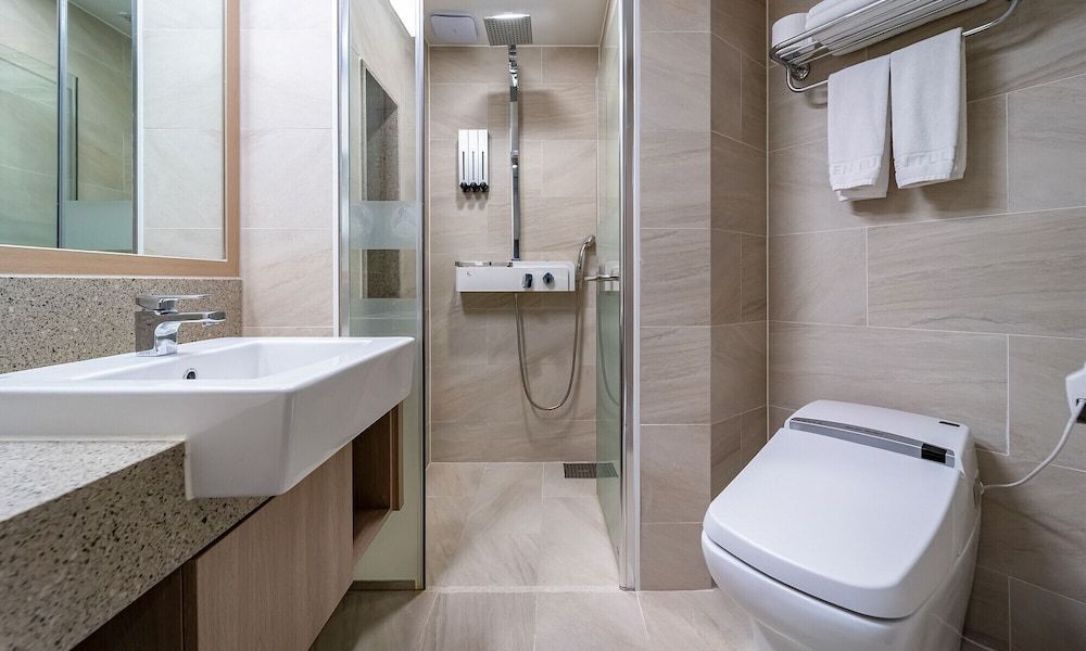 Golden Tulip Essential Namgang Superior Room, 1 Queen Bed 4