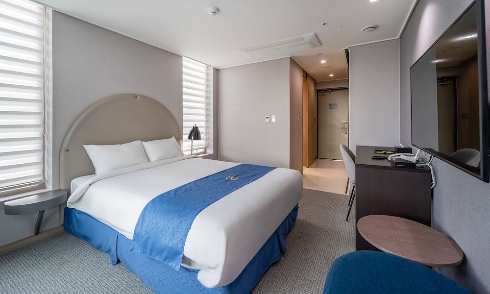 Golden Tulip Essential Namgang Superior Room, 1 Queen Bed
