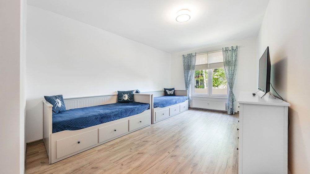 Apartment (302 H)