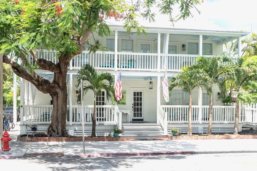 undefined The Porch on Frances Inn 6