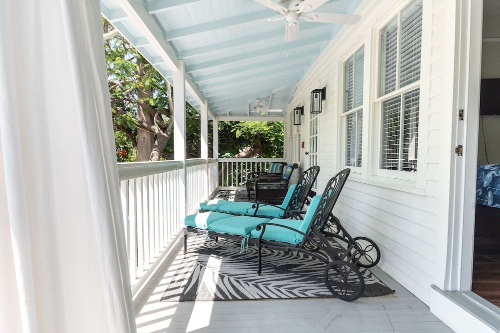 undefined The Porch on Frances Inn 5