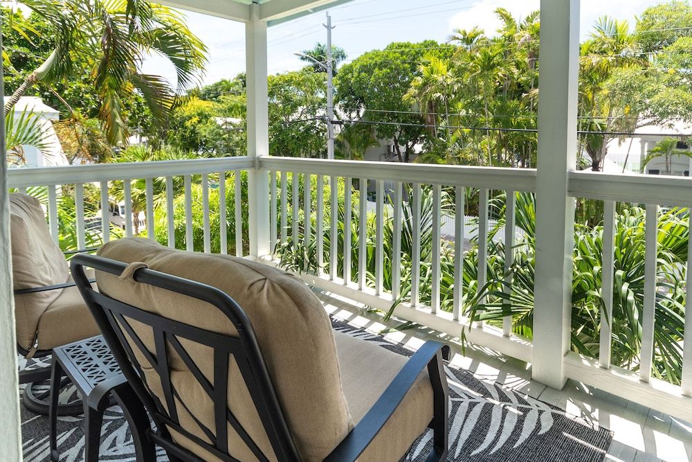 undefined The Porch on Frances Inn 10
