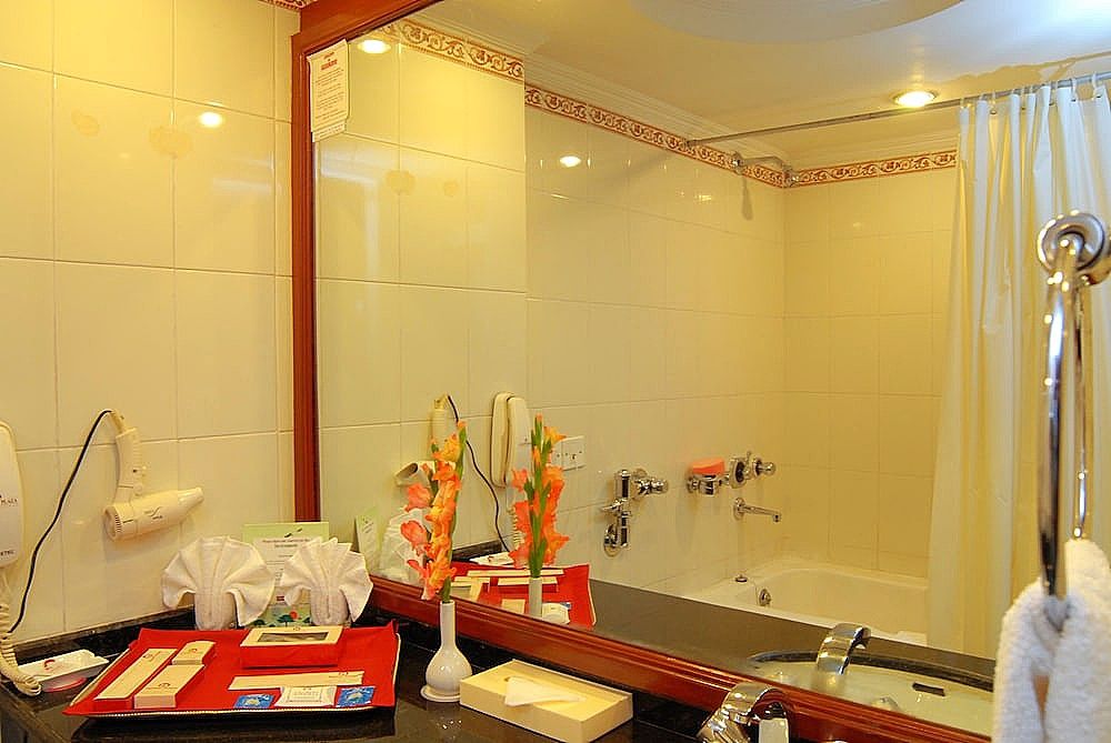 Hotel Swosti Grand, Bhubaneswar Deluxe Twin Room 11