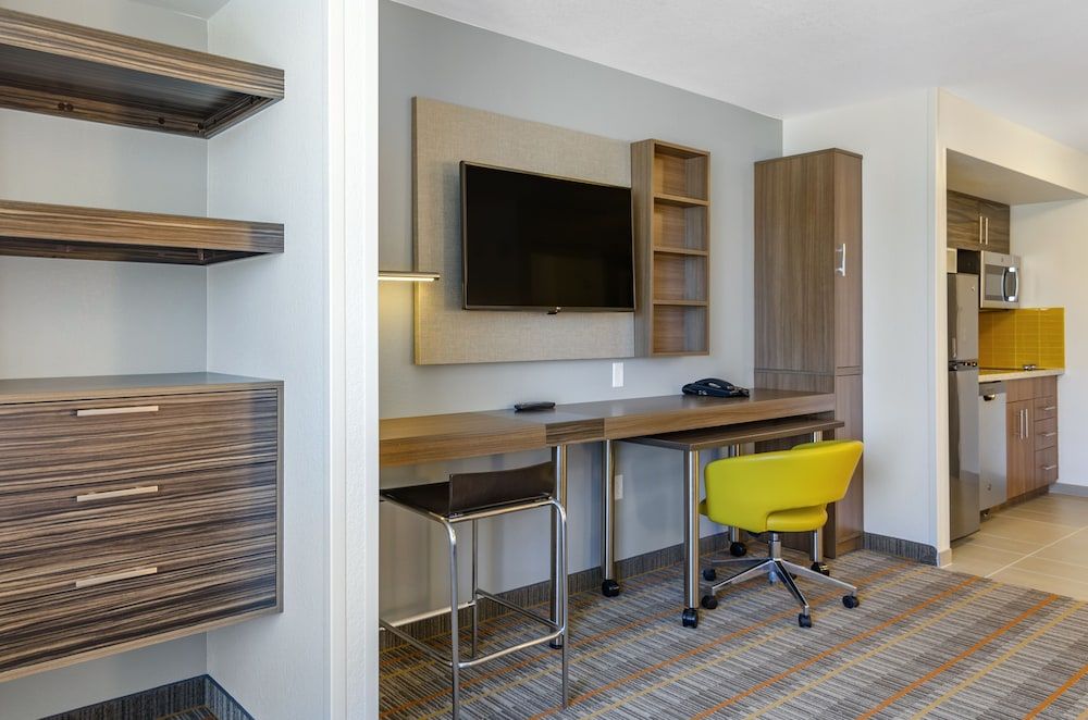 MainStay Suites Great Falls Airport Deluxe Suite, 1 King Bed with Sofa bed, Accessible, Non Smoking (Roll-In Shower, Efficiency) 4