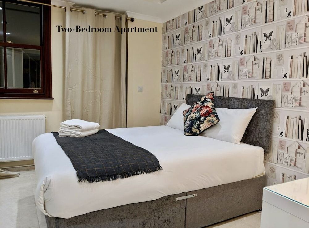 Kensington Olympia Apartment, Private Bathroom 2