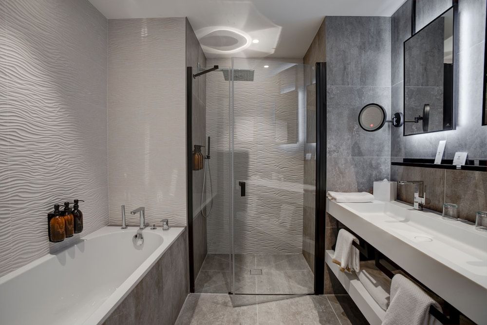 Fleur de Loire Deluxe Triple Room 4