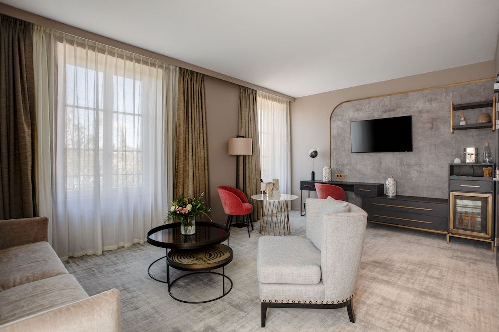 Fleur de Loire Duplex Suite with Loire View 5