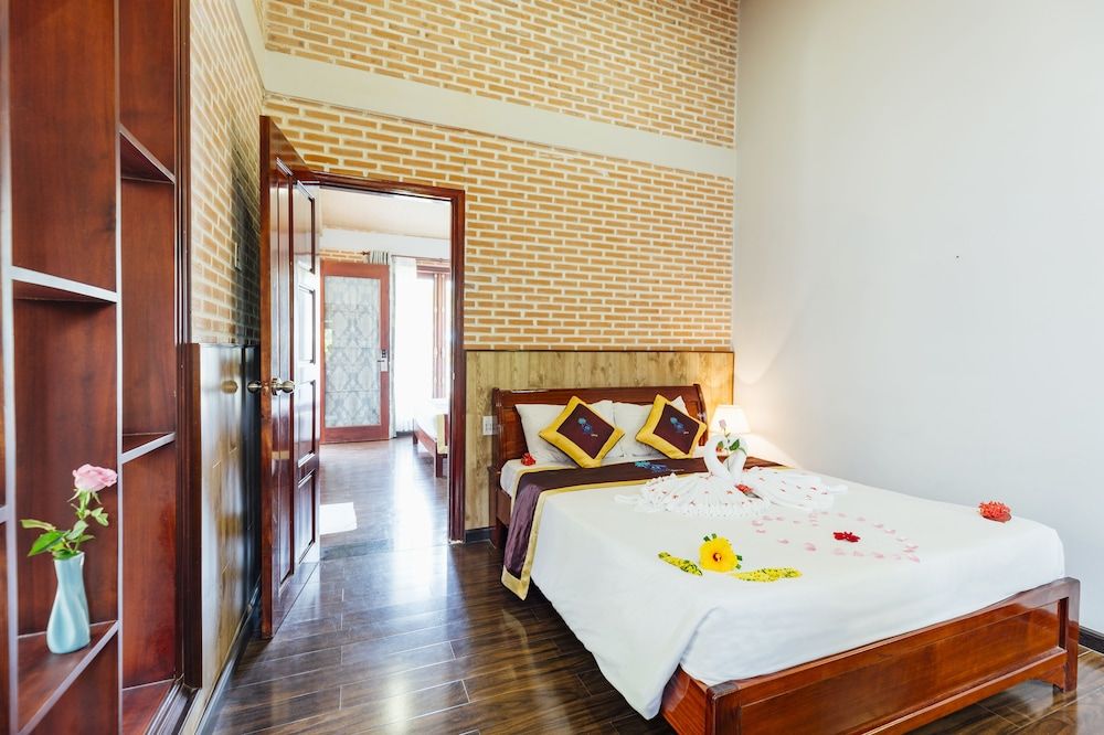 Cottage Village Family Room, 2 Bedrooms