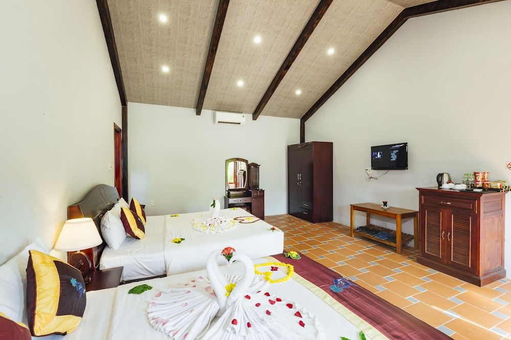 Cottage Village Family Room, 2 Double Beds