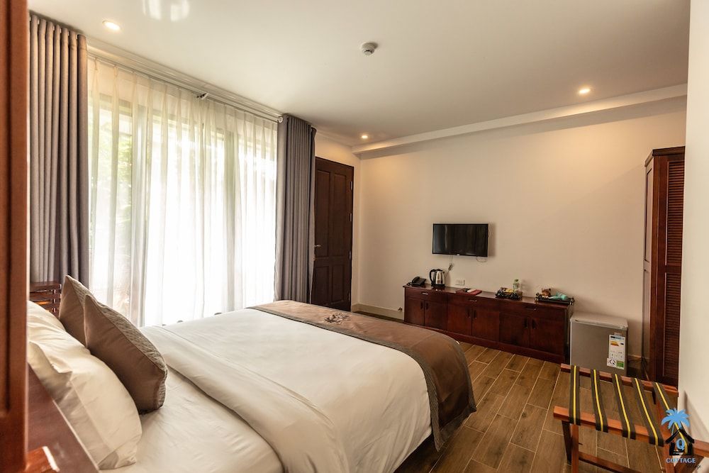 Cottage Village Premium Double Room, 1 King Bed, Non Smoking, Garden View 2