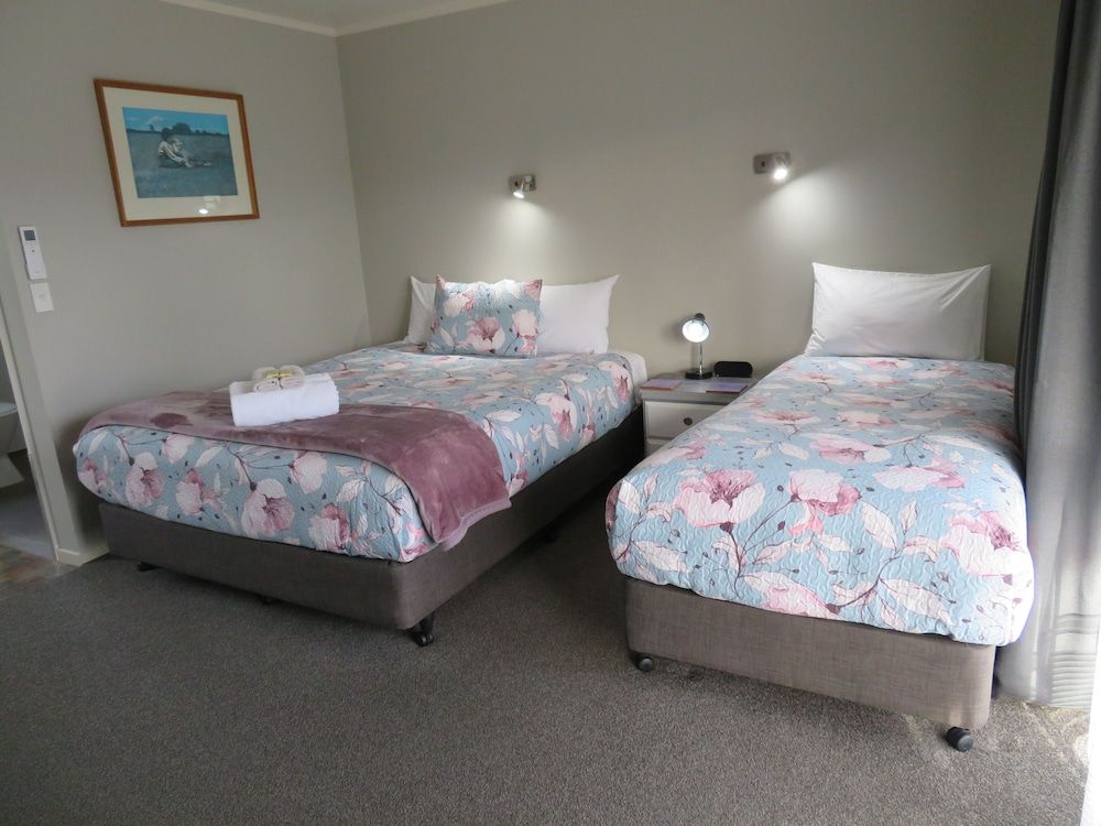 Commodore Court Motel Twin Studio