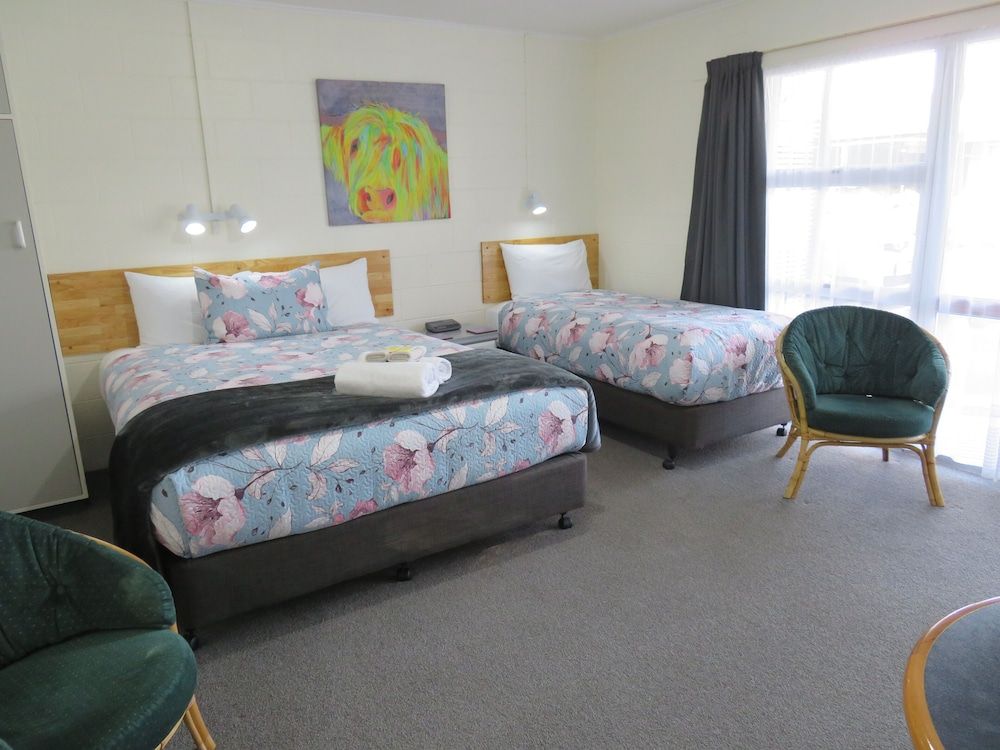 Commodore Court Motel Twin Studio 4