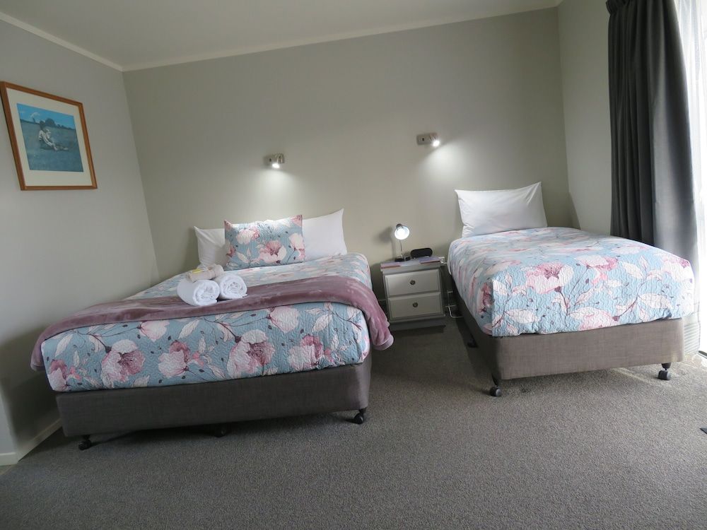 Commodore Court Motel Twin Studio 5