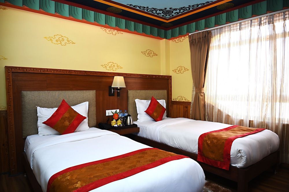 Hotel Jampa Deluxe Twin Room, Balcony (Complimentary Airport Pick-up) 2