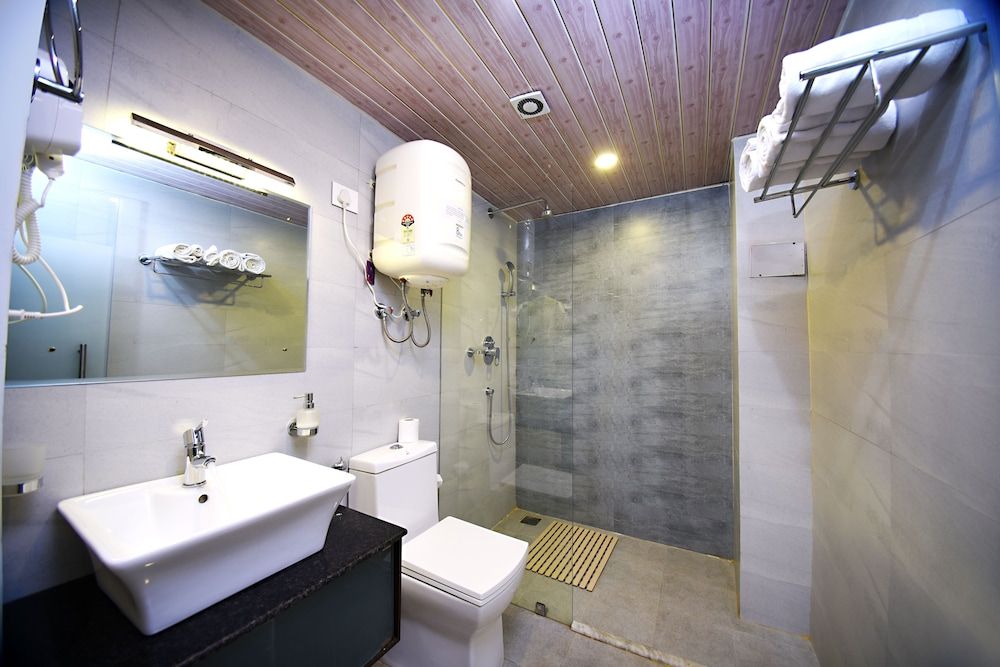 Hotel Jampa Deluxe Twin Room, Balcony (Complimentary Airport Pick-up) 8