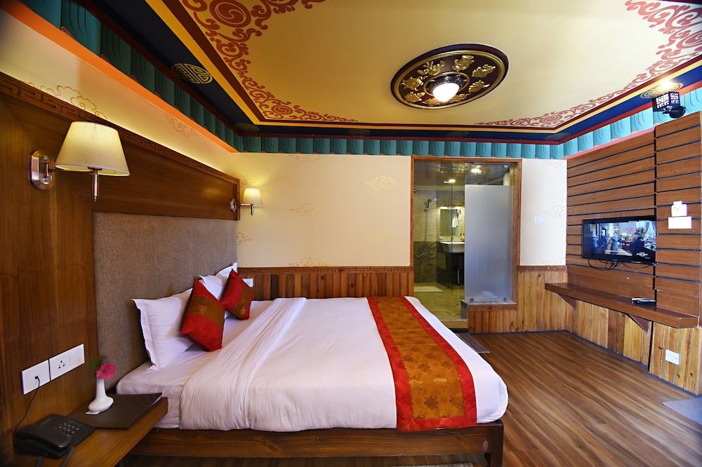 Hotel Jampa Deluxe Twin Room, Balcony (Complimentary Airport Pick-up) 3