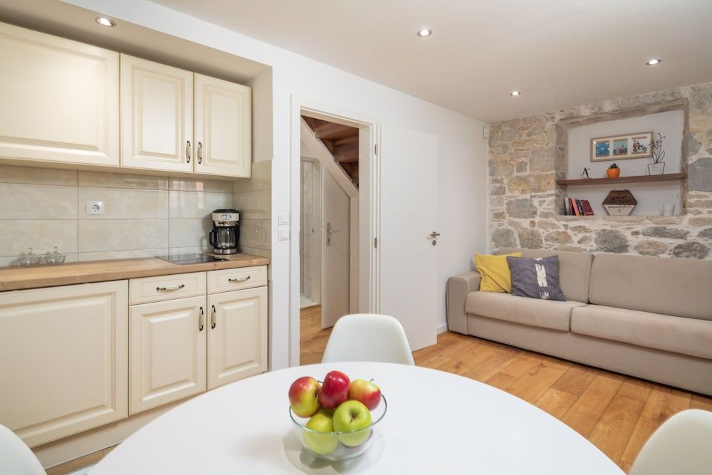 Awesome Stone House Luxury Apartment (C) 6