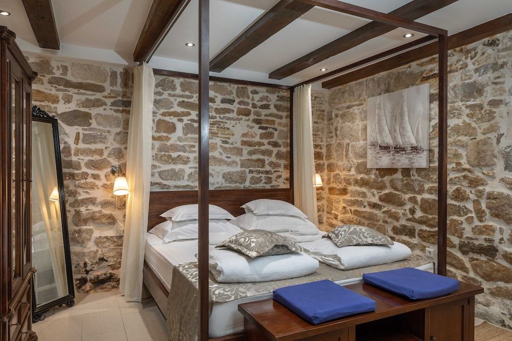 Awesome Stone House Studio (A - luxury spacious studio in the hea) 2