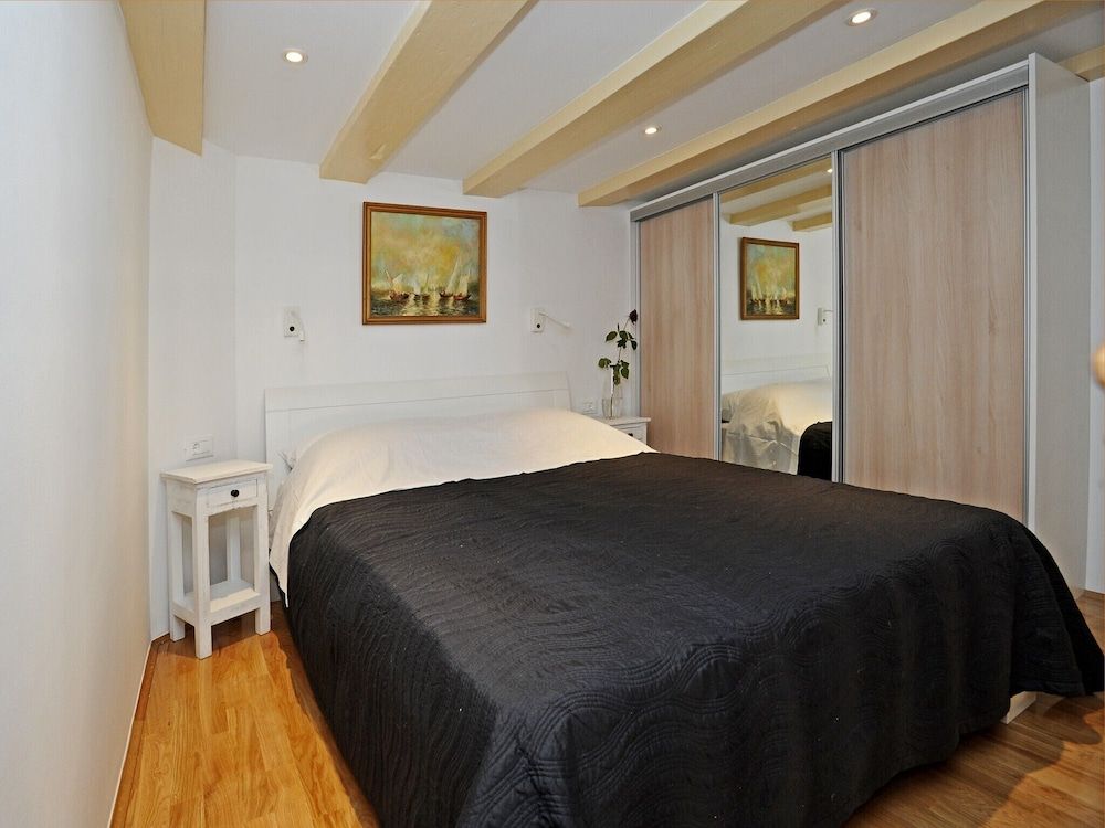 undefined Apartments Atento 7